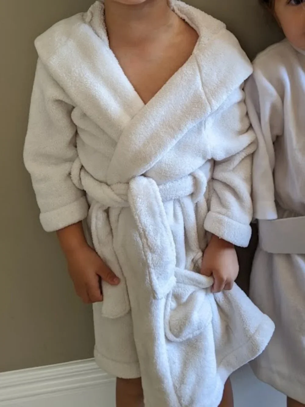 GENUINE POTTERY BARN KIDS IVORY CREAM PLUSH HOODED BATHROBE WITH BELT SIZE SMALL